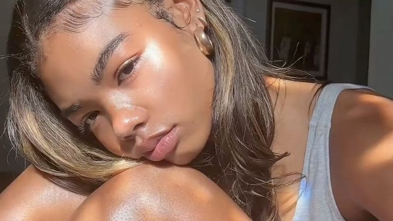 Stripchat model grid showing free live cam girls marked as live